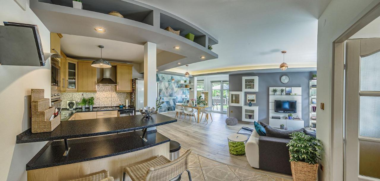 Riverside Apartman**** Μίσκολτς Εξωτερικό φωτογραφία