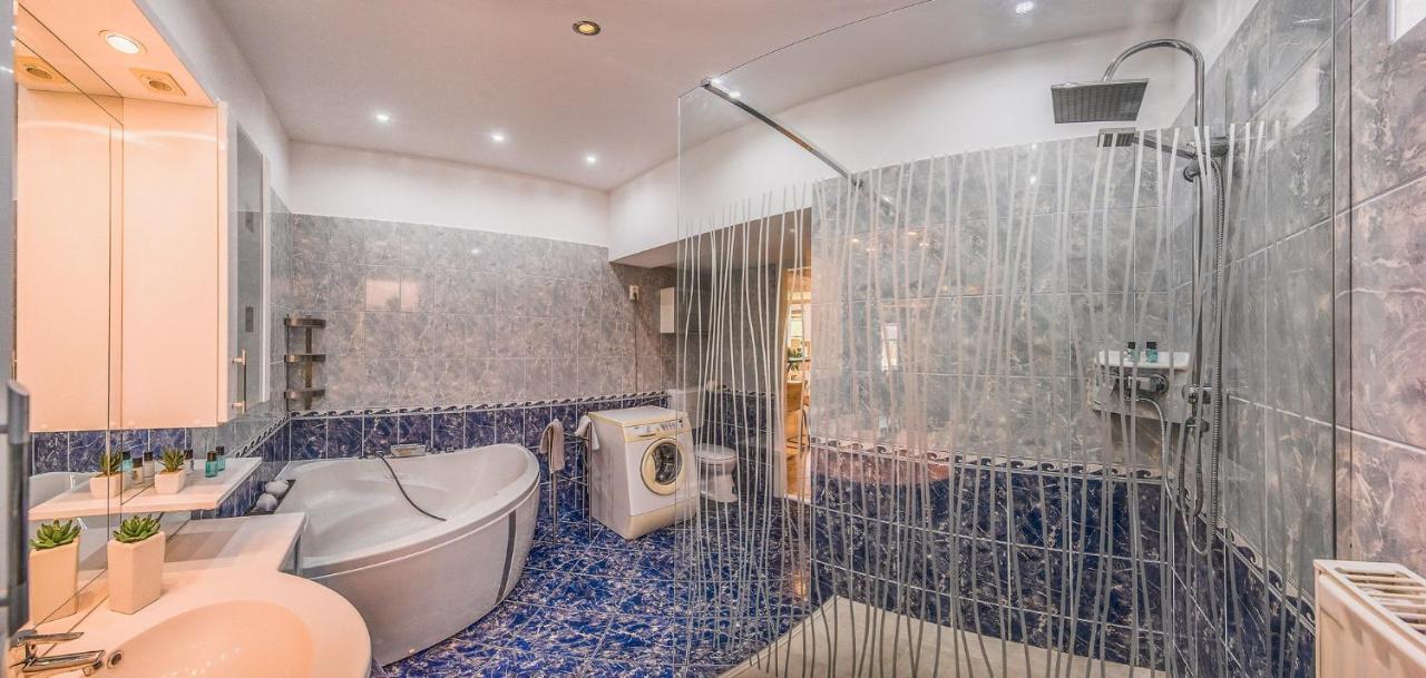 Riverside Apartman**** Μίσκολτς Εξωτερικό φωτογραφία